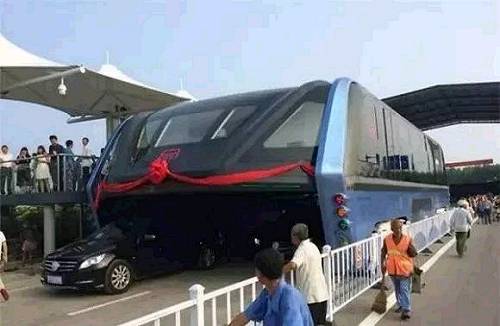 “空中巴士”——巴铁1号试验车在河北秦皇岛北戴河区的综合试验现场